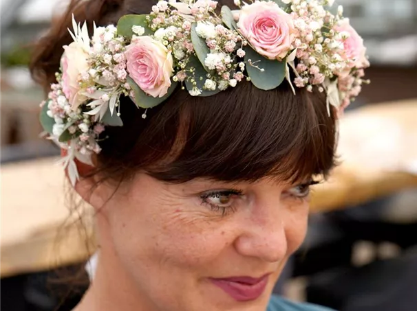 frau.jpg flower-crown-workshop_2.jpg