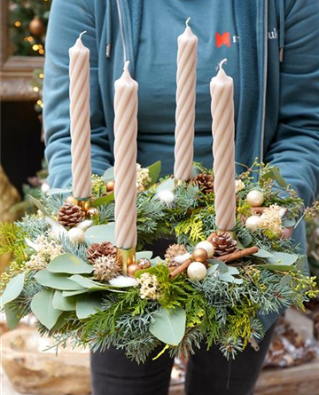 Workshop: Adventskranz binden und dekorieren Workshop: Adventskranz binden und dekorieren