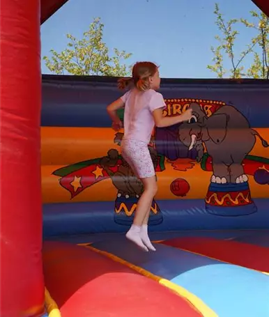 hüpfburg-lauffen-spielplatz.jpg