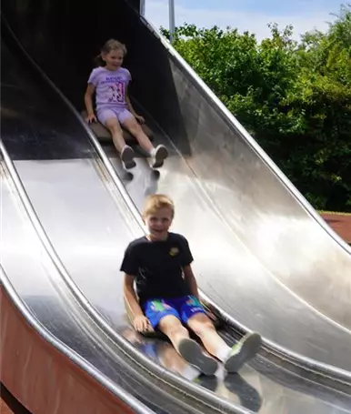 spielplatz-lauffen-pflanzen-mauk.jpg